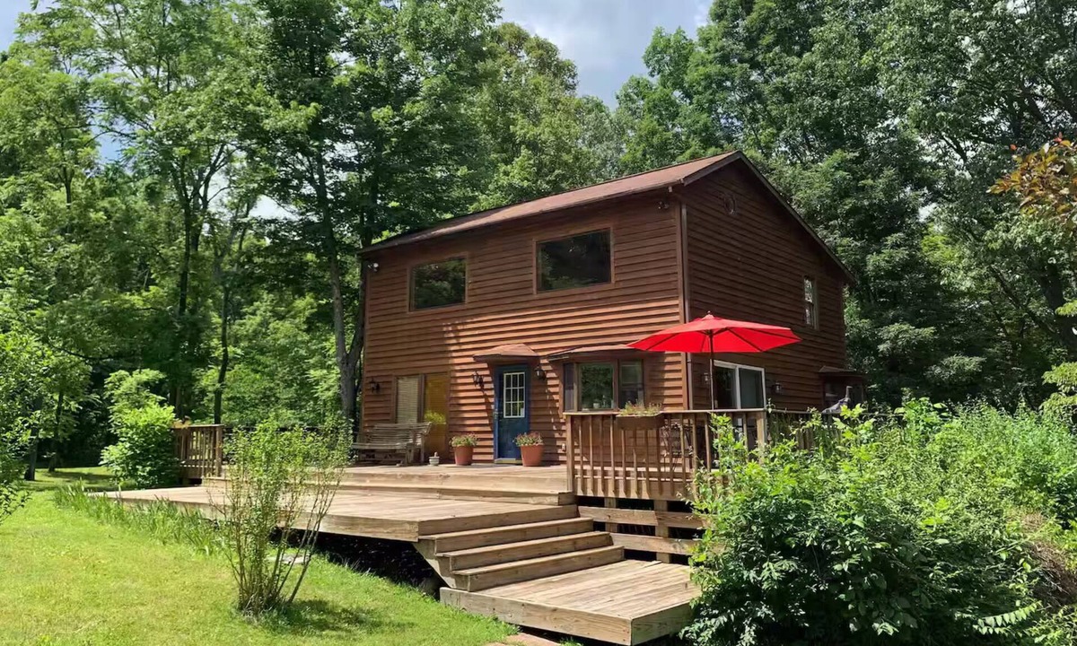 Carpenter Cabin | Firefly Cabin, A Forested Retreat on 300 private acres. 20 mins to Athens/O.U.