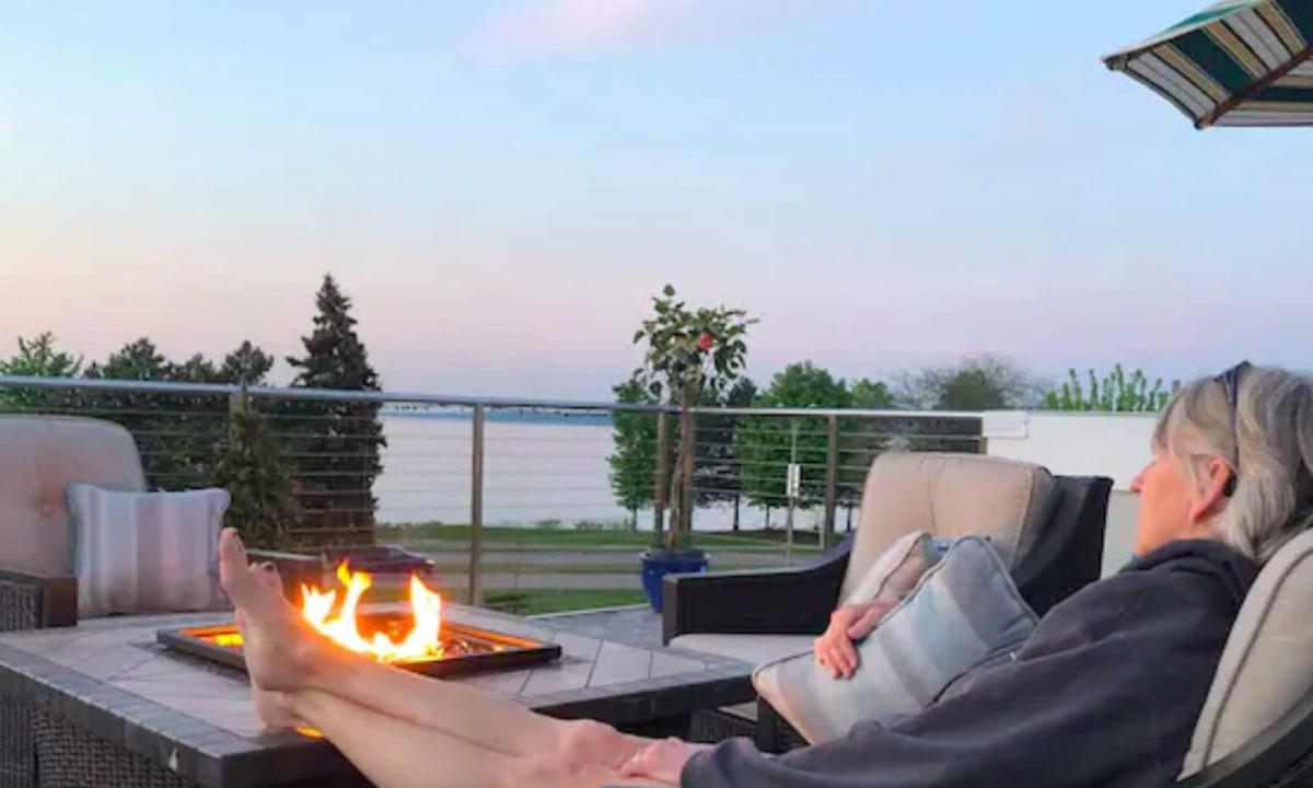 Traverse City House | Fireworks, Hot Tub & West Bay Views