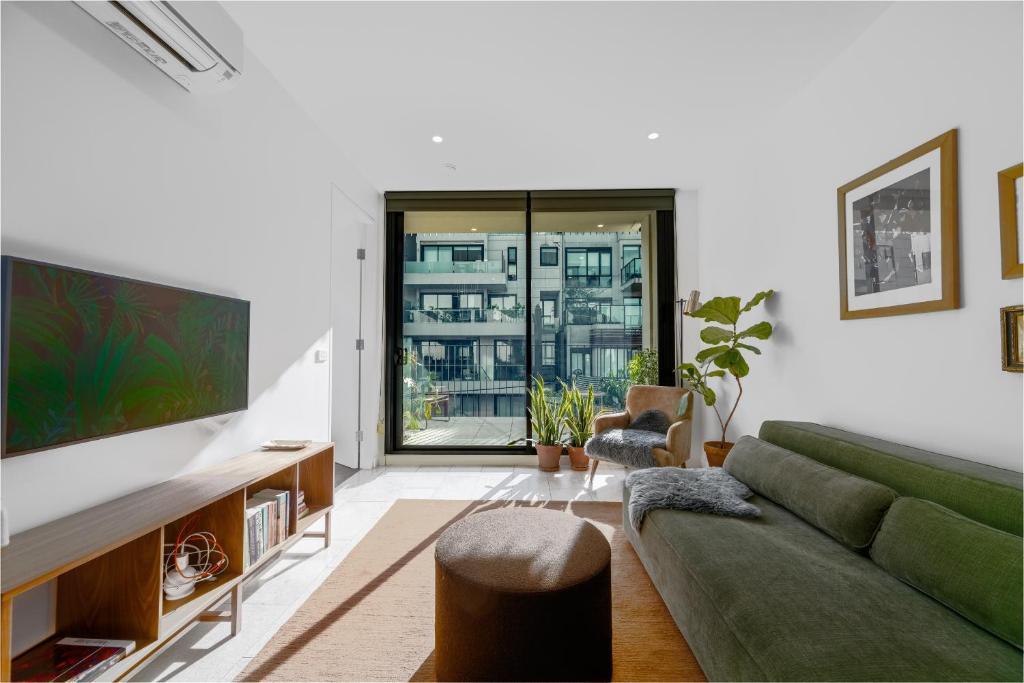 Fitzroy Apartment | Fitzroy Pad - Secure Parking, Balcony & Wi-Fi