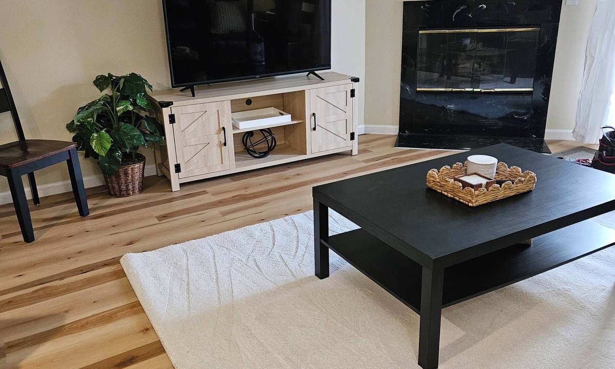 Reynolds Corners Condo | Fresh and Roomy Condo Great Location