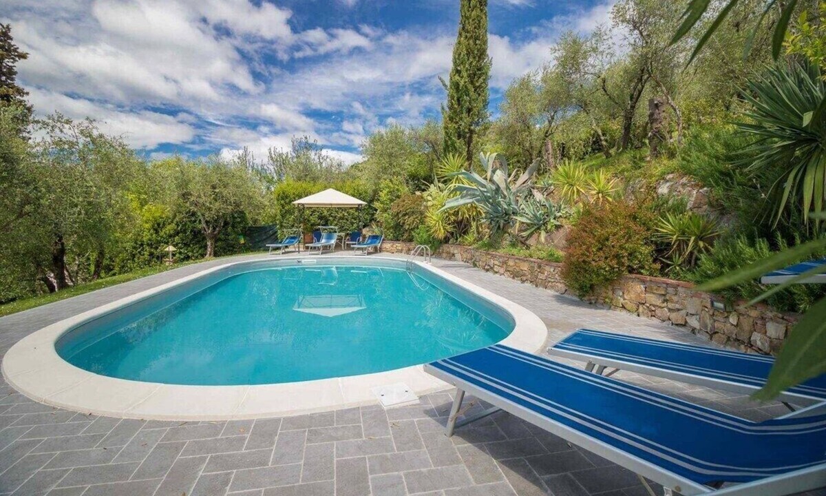 San Concordio di Moriano Villa | Giglio, private pool villa . A/C & WiFi. Lucca