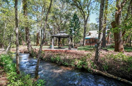 Shingletown House | Golden Hour Cabin on Sheridan Creek Near Lassen