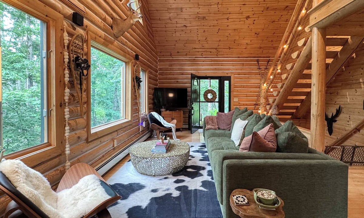 Alanson Cabin | Good Vibes Lodge | Minutes to SKI + GOLF & Downtown Harbor Springs
