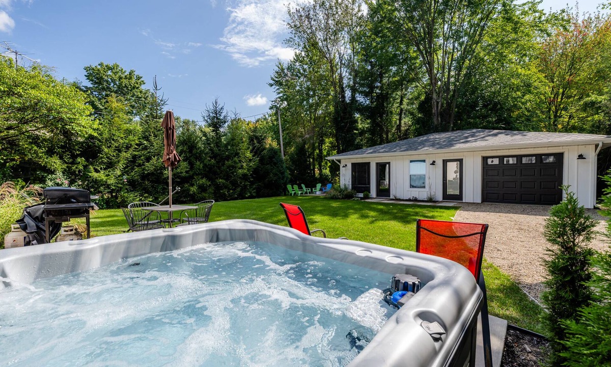 Union Pier House | Gorgeous Union Pier Cottage With Guest House & New Hot Tub!