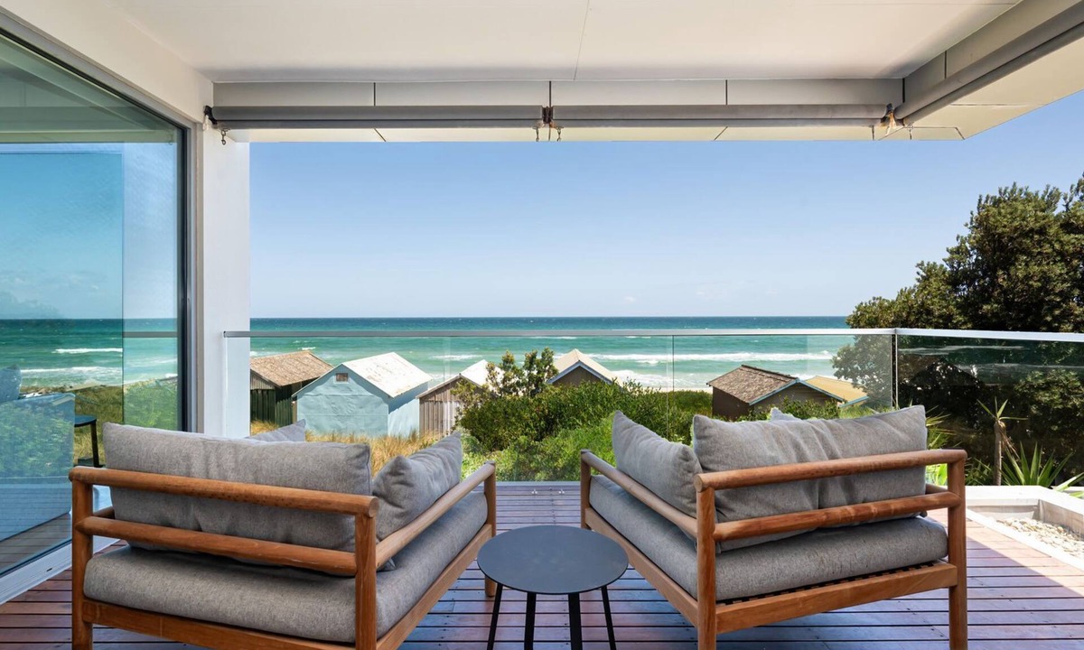 Edithvale House | Gracie on the Beach | Luxe with Water Views