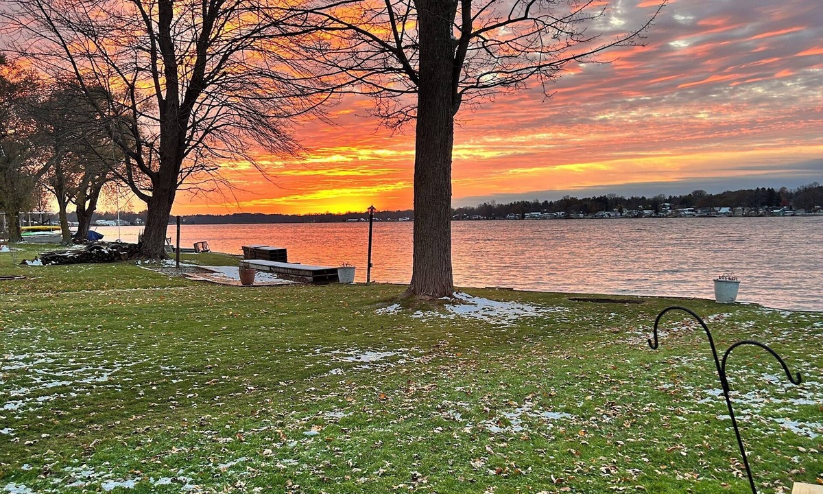 Lake Odessa Cottage | Grandma’s Lake House - A cozy 2-bedroom lake front cottage on Jordan Lake.