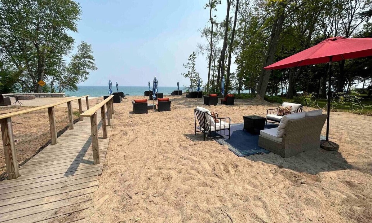 Lexington Cabin | Great Lakes Resort - Entire Beach House - Suite 15 and 16