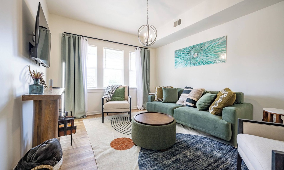 Meridian-Kessler Apartment | Group-Friendly 4BR Near Central Indy & Fairgrounds~Two Apartments
