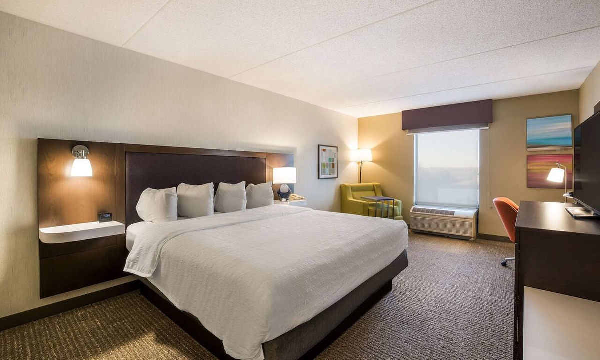 McHenry Hotel | Hampton Inn McHenry