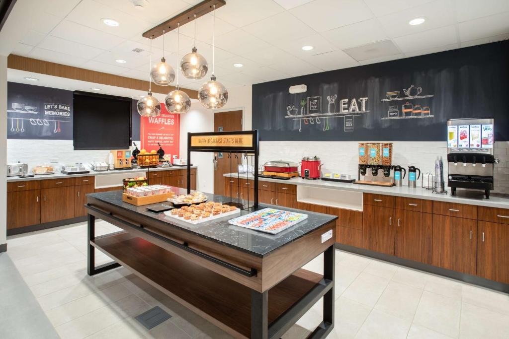 Watsonville Hotel | Hampton Inn & Suites Watsonville