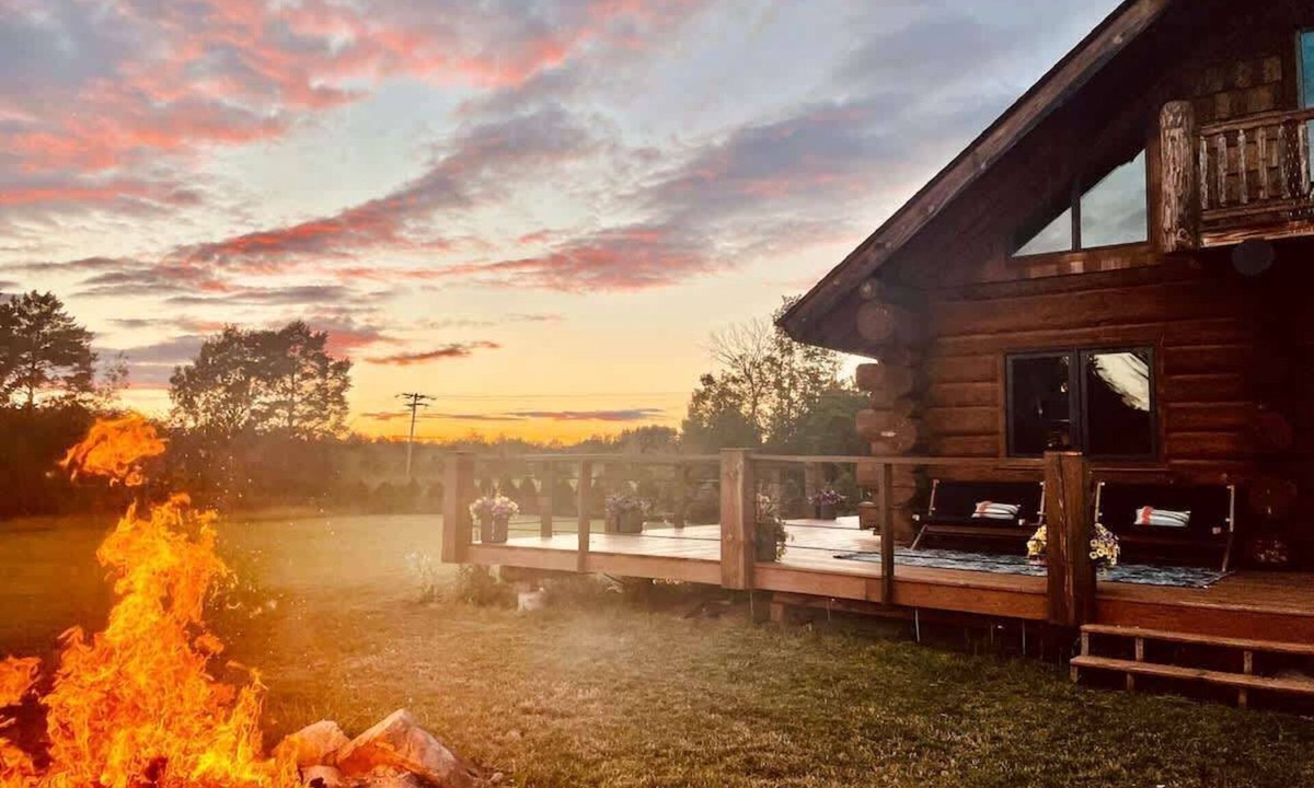 Ironwood Cabin | Handcrafted Log Cabin | Hot Tub | Sauna | GameRoom