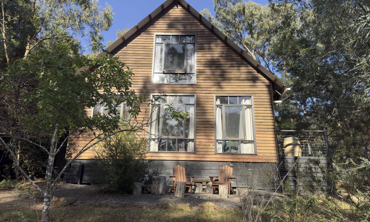 Hepburn Cabin | Hepbird House - Hideaway home with valley views in Hepburn Springs