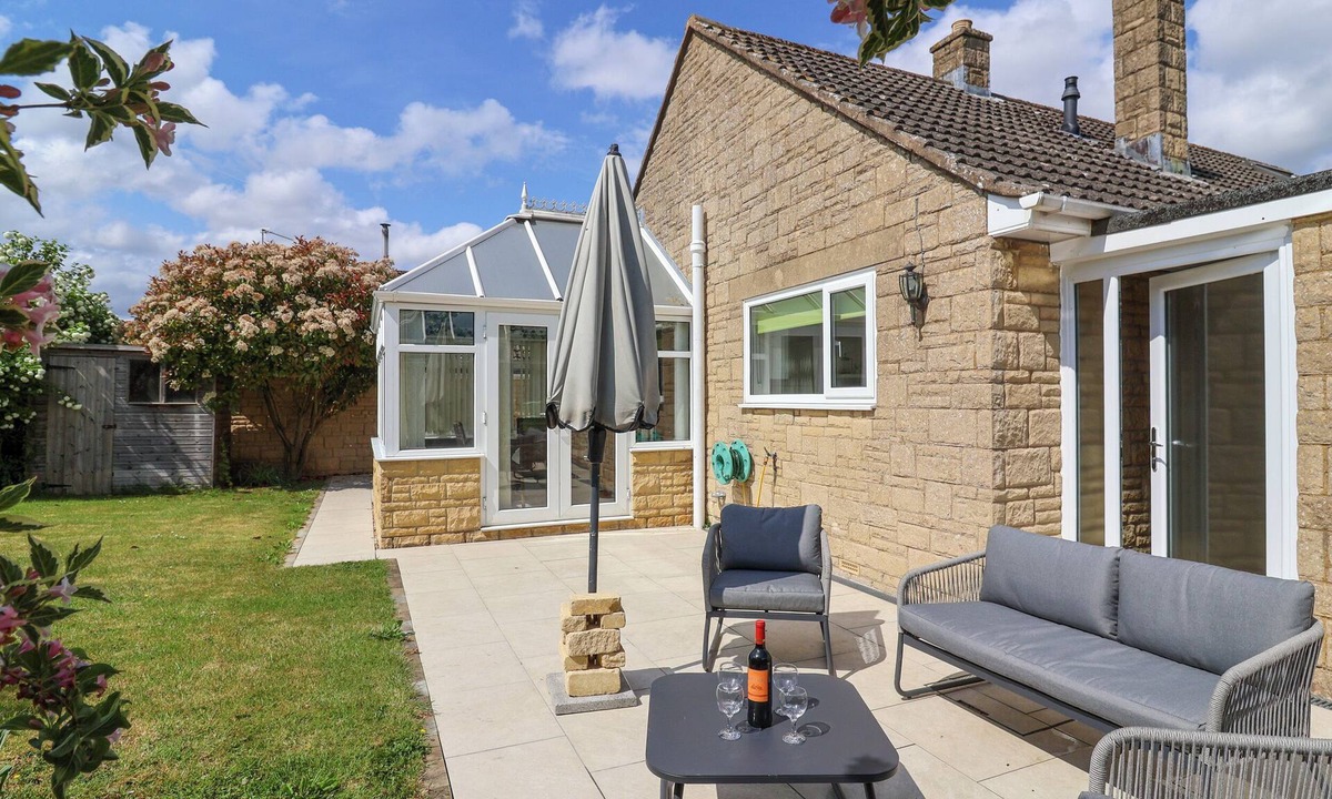 Mangotsfield Cottage | Hillside