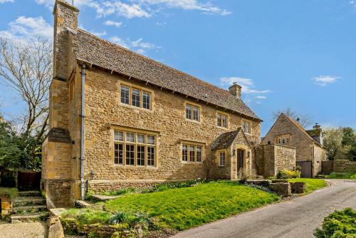 Whichford House | Historic Cotswold Cottage in peaceful village