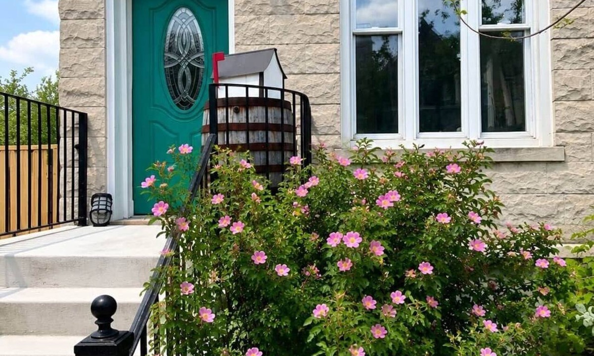 Woodlawn House | Historic Family Home | Walk to U Chicago, Obama Center