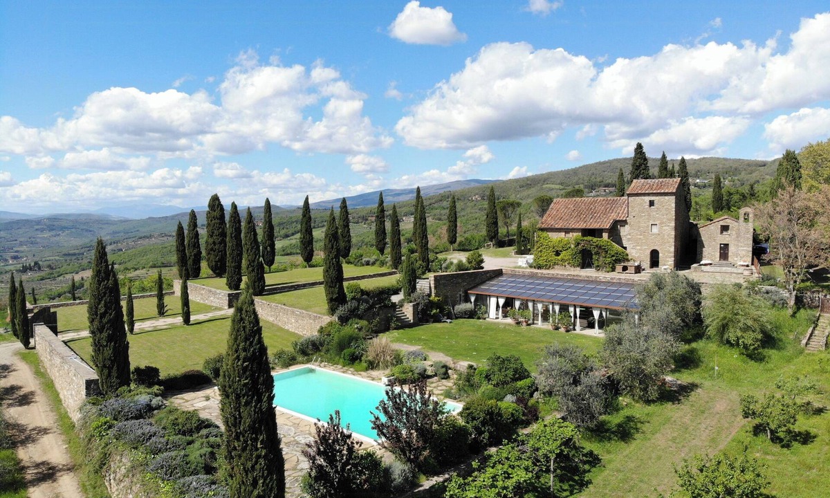 Arezzo House | Historic villa among olive groves in Arezzo