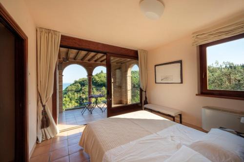 Cupra Marittima Apartment | Historical Residence Patio - Sea View, Garden, AC