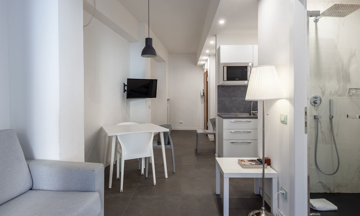 Sant'Antonio Apartment | Holiday Apartment 'Keith Haring - Verde' with Balcony & Wi-Fi