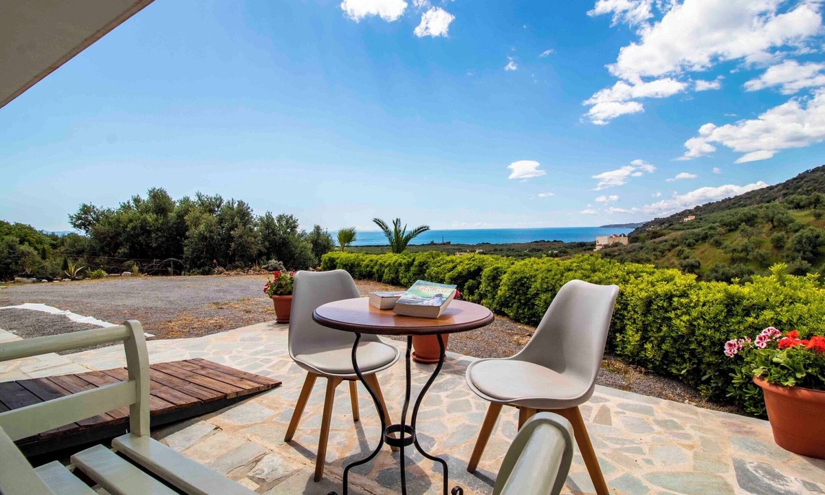 Gythio Apartment | Holiday apartment with sea view in an idyllic location near Valtaki