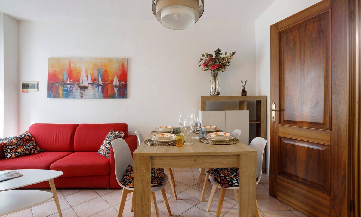 Viareggio House | Holiday Home 'Villino Flora' with Wi-Fi and Air Conditioning