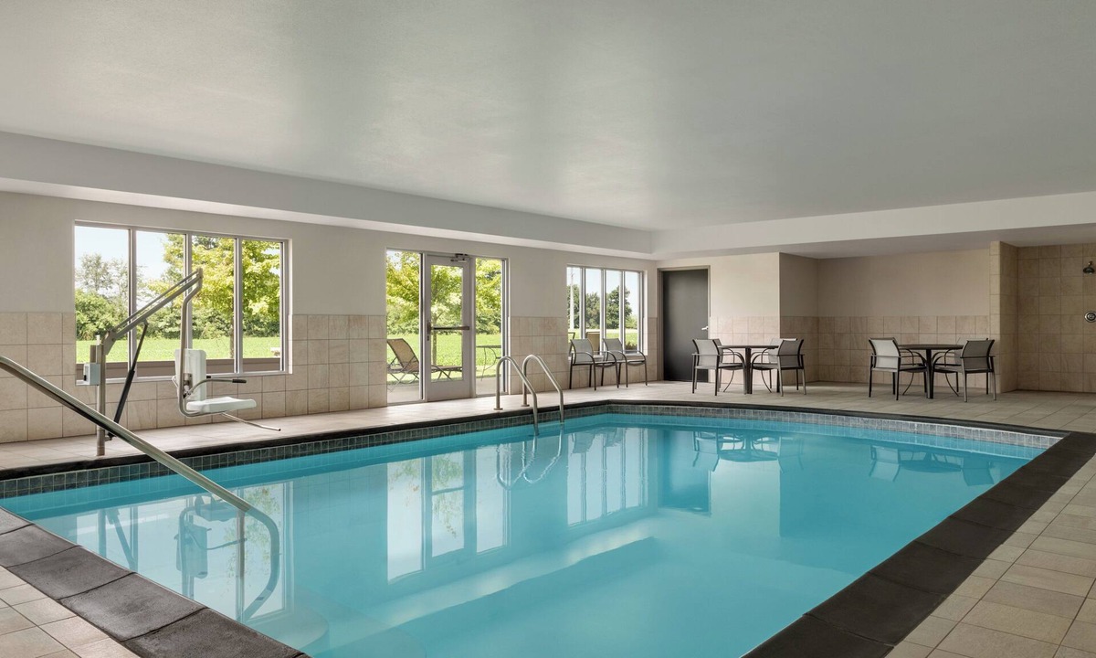 Fremont Hotel | Holiday Inn Express Hotel & Suites NORTH FREMONT by IHG