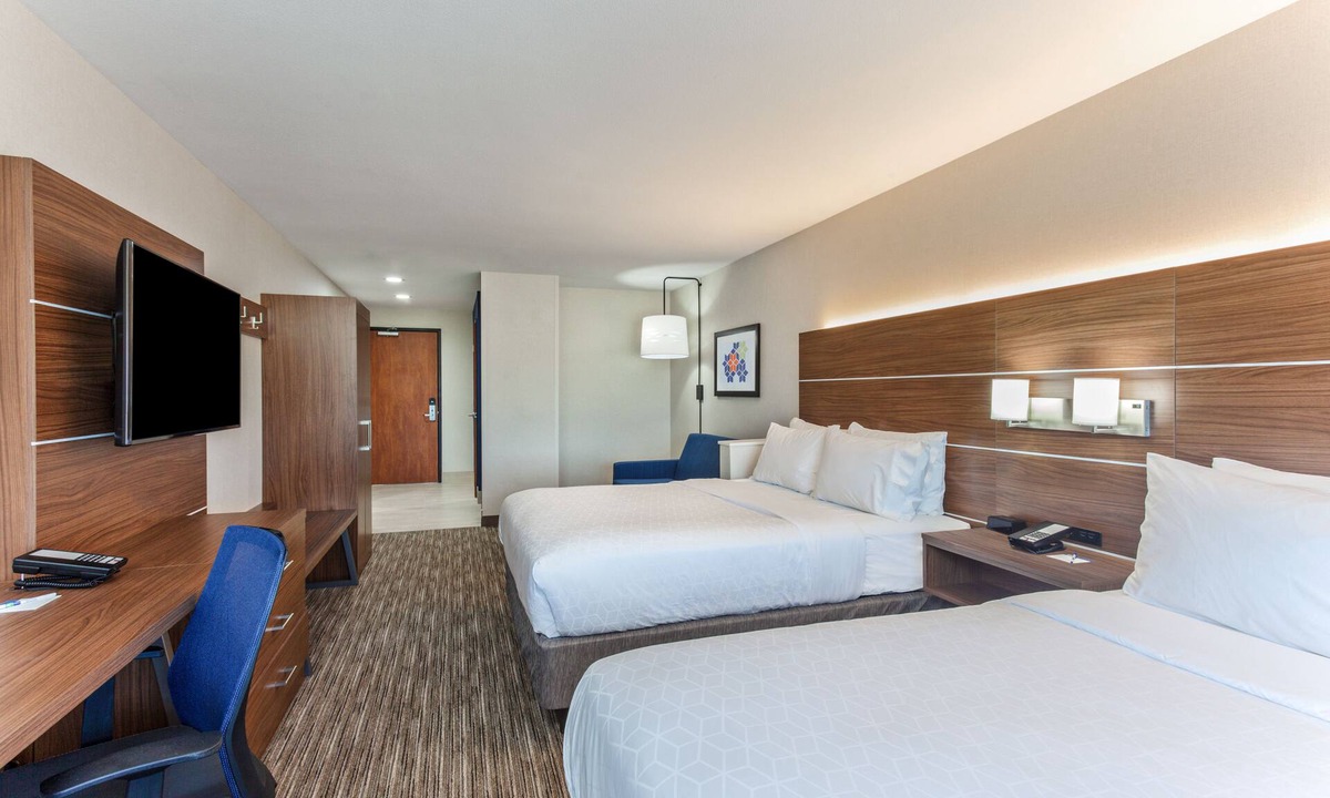 Laguna West-Lakeside Hotel | Holiday Inn Express & Suites Elk Grove West I-5 by IHG