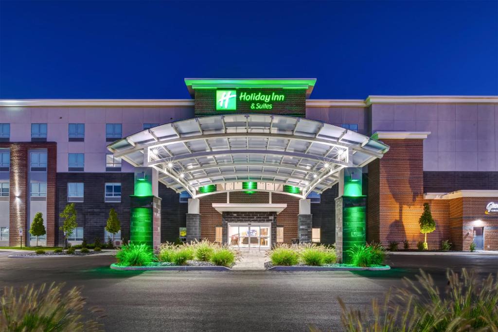 Perrysburg Hotel | Holiday Inn & Suites - Toledo Southwest - Perrysburg by IHG