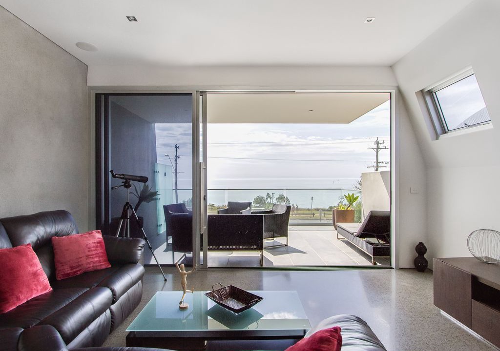 Safety Beach House | Holiday Shacks - Nautilus 2 - Luxury Retreat - Modern beachfront townhouse, WiFi, water views