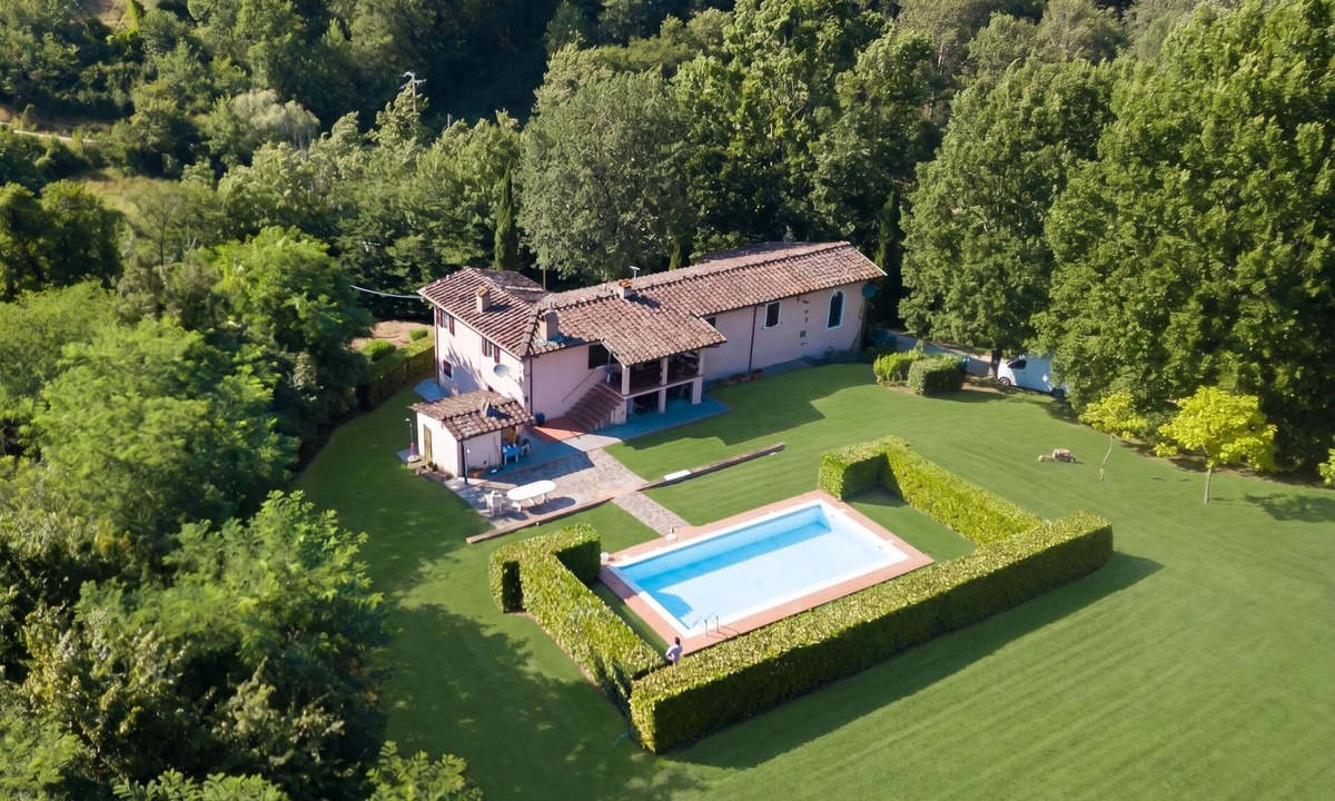 Borgo a Mozzano House | Home Romeo Among Greenery with Private Pool, Borgo a Mozzano, Italy