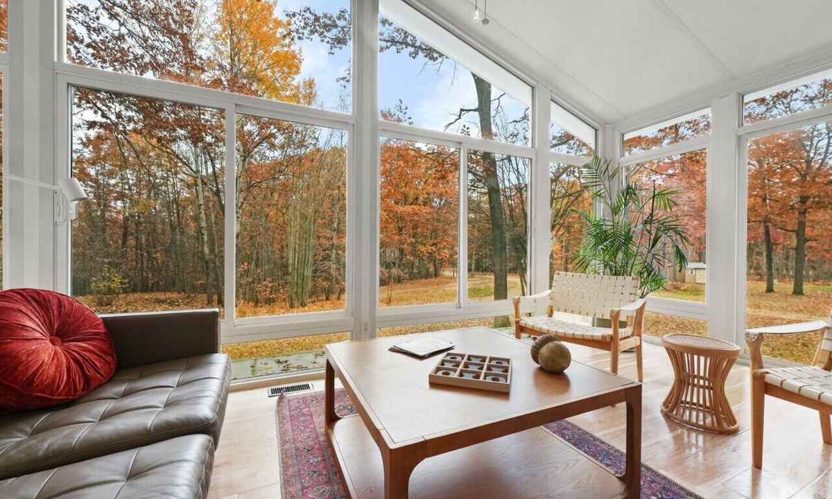 Higgins Lake House | Hot Tub, Spa Bath, Dog Friendly, Modern Farmhouse