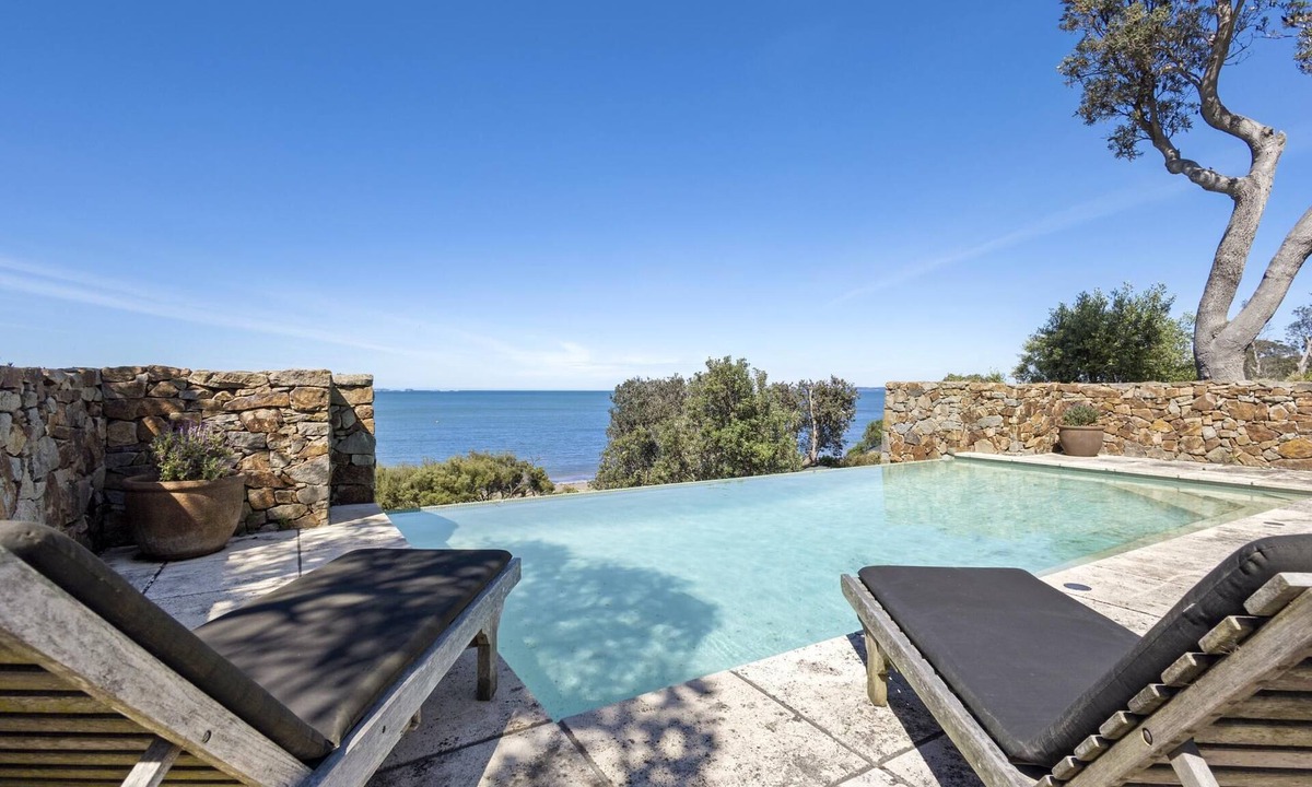 Somers House | 'illiac' in Somers - Luxury and the classic Hamptons lifestyle, right on Somers beach!