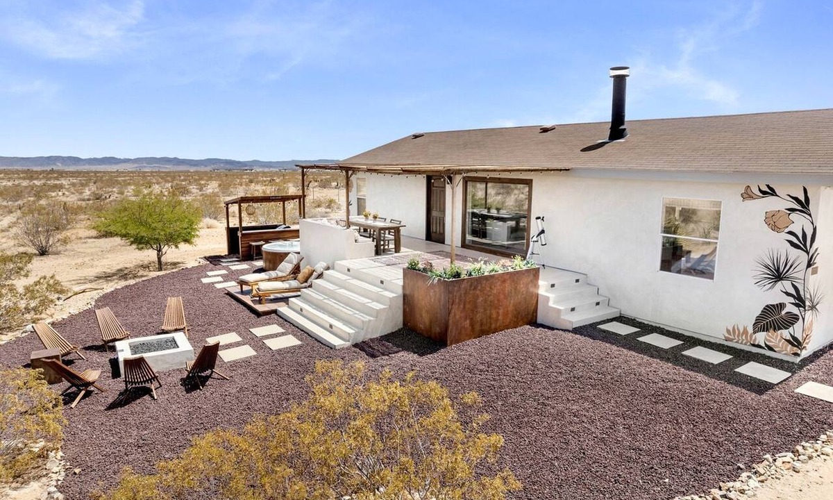 Joshua Tree Cottage | Impressive Cottage with Fire Pit, Hot-tub and Barbecue in Joshua Tree, California