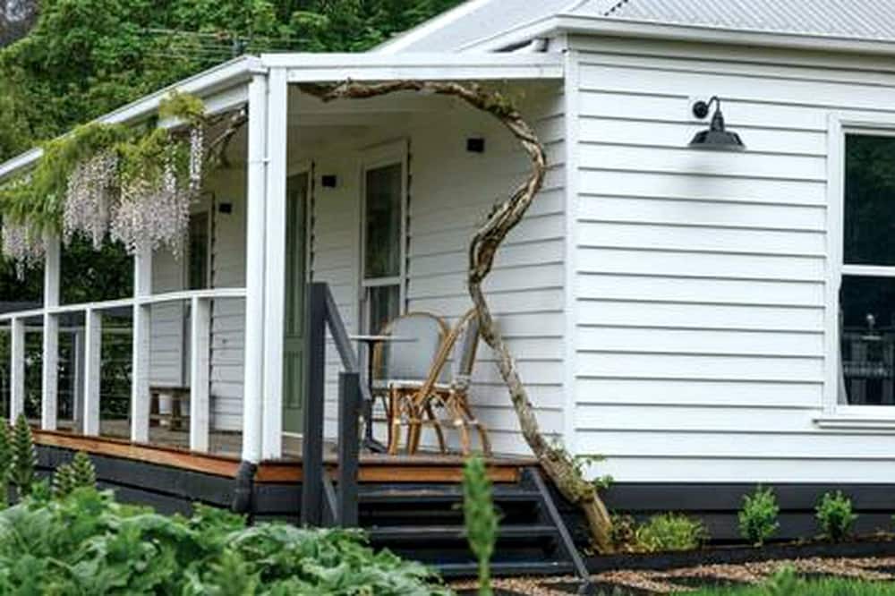 Daylesford Cabin | Incredible Cabin with Fire Pit and Barbecue in Daylesford, Victoria