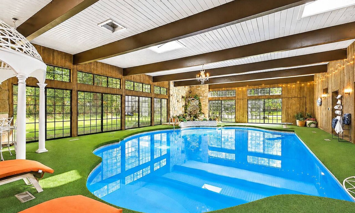 Farmington Hills House | Indoor Pool & Sauna Retreat