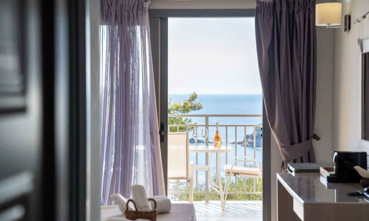 Troulos Hotel | La Luna Hotel