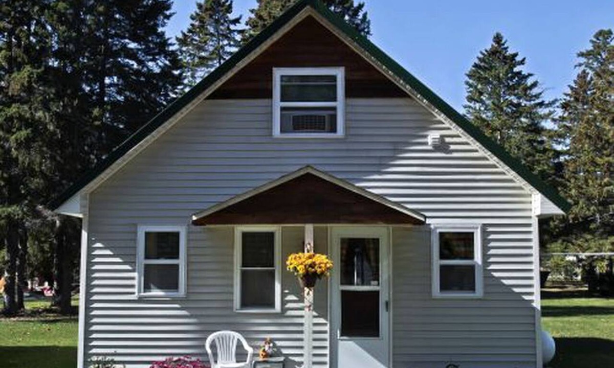 Carp Lake Cabin | Lake Cabin Perfect for a Groups Escape and Outdoor Sports in Carp Lake, Michigan
