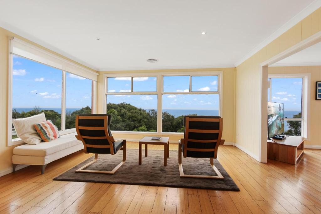 Lake Tyers Beach House | Lake Tyers Beach House - Spacious Coastal Escape