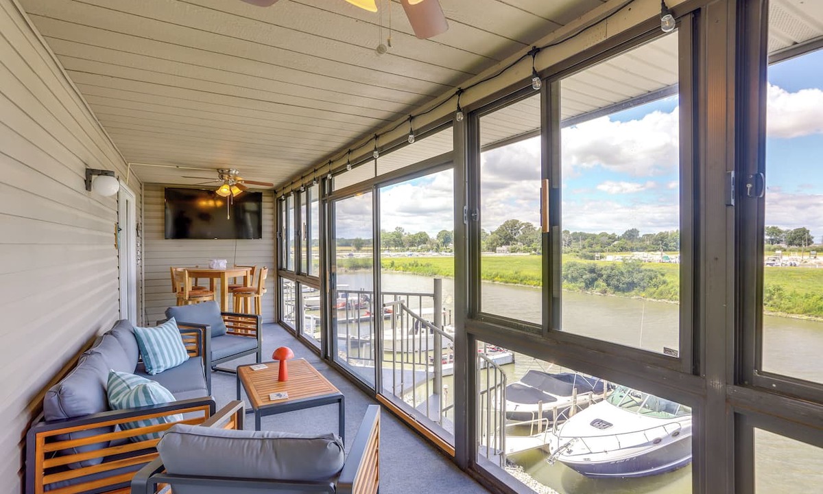 Oak Harbor Condo | Lake View, Dock & Pool: Green Cove Resort Condo