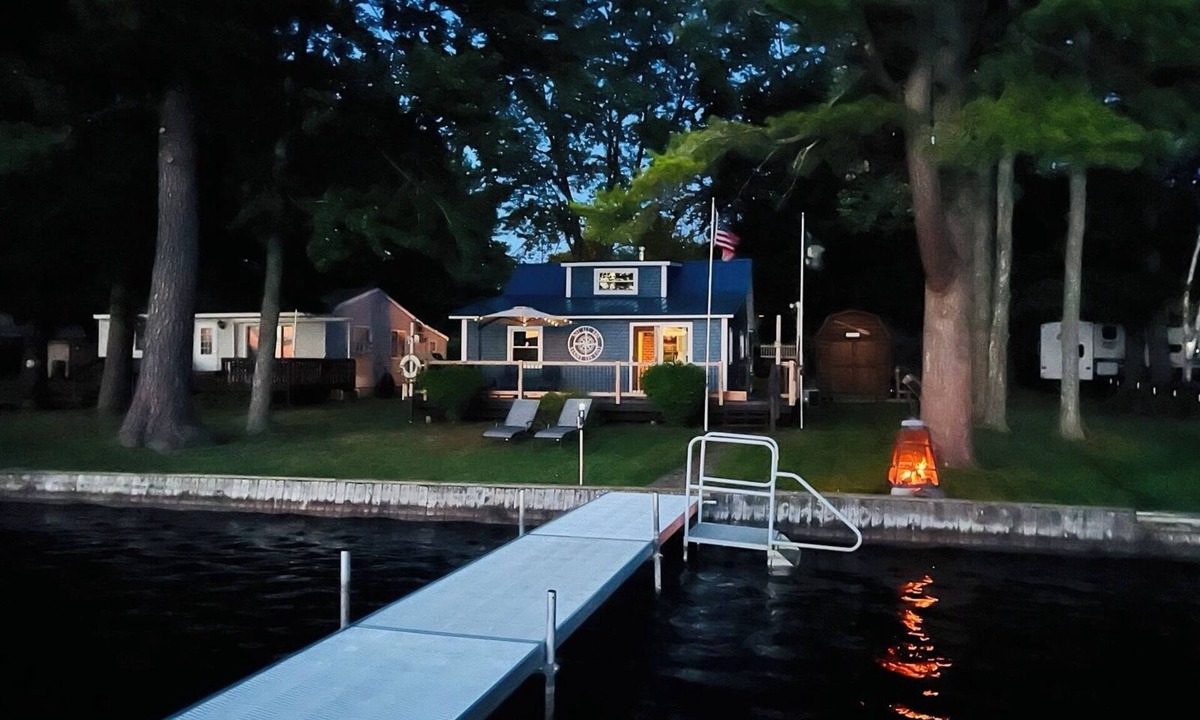 Kalkaska Cottage | Lakefront Cottage Near Torch Lake Private Dock Kayaks Sunsets
