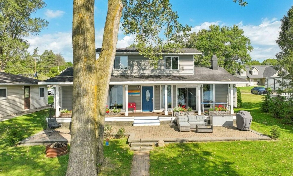 Holly House | Lakefront Home with Private Beach