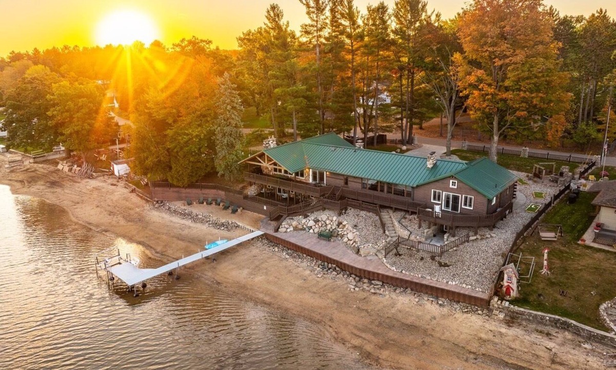 Lake House | Lakefront, Indoor Heated Pool, Sandy Beach+Dock+Kayak, Gameroom+Firepit