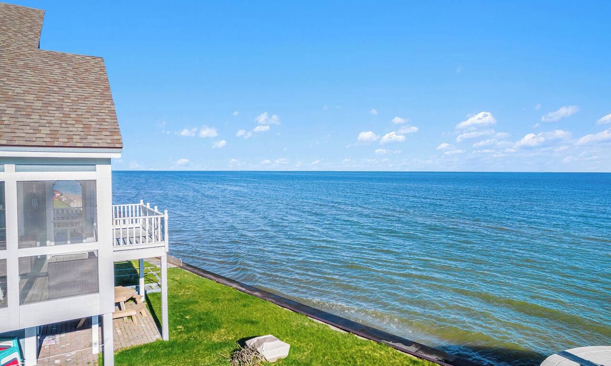 Pigeon House | Lakefront Lux Home, Min to Downtown, Scenic View