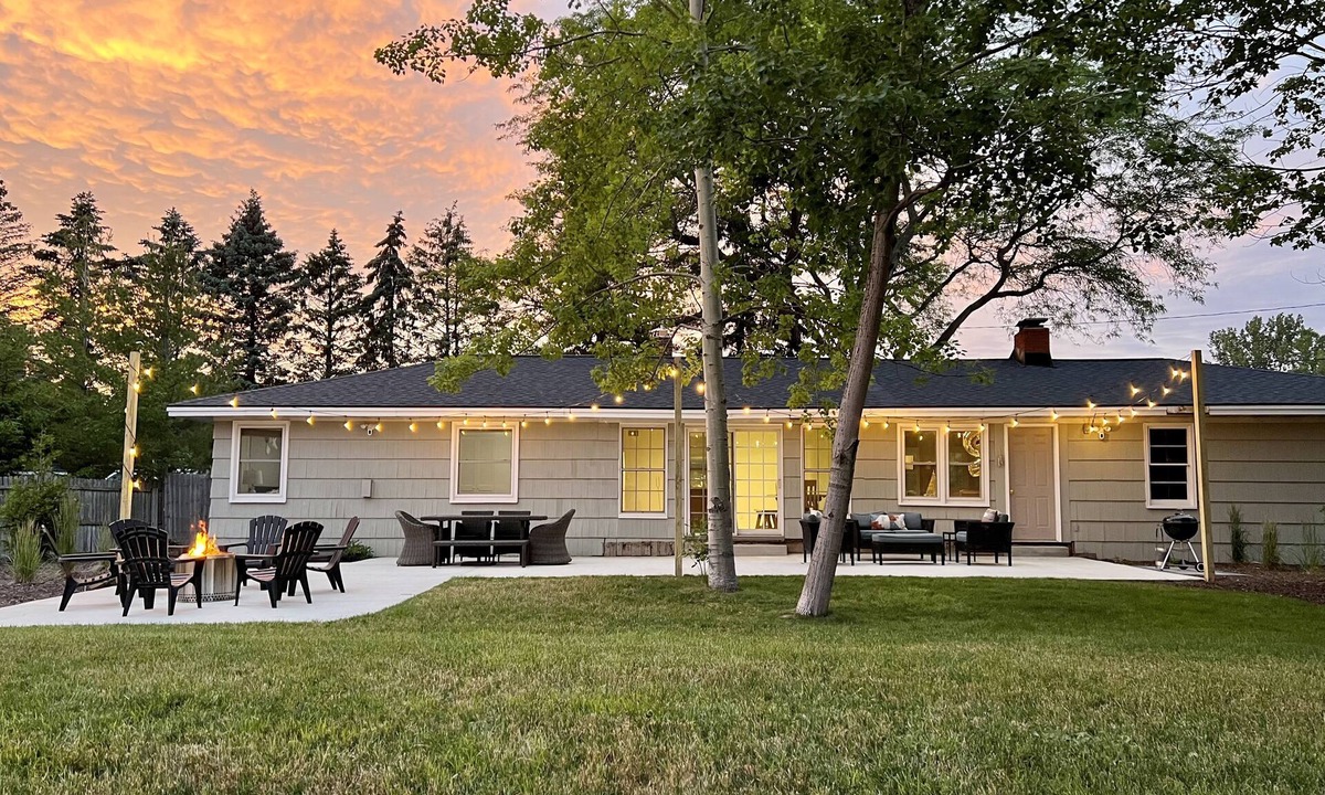 Ferrysburg House | Lakefront Oasis: Hot Tub & Private Beach
