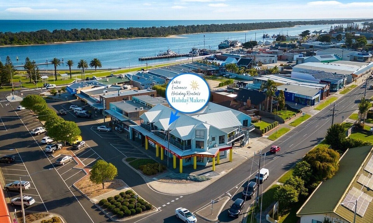 Lakes Entrance Apartment | Lakes In Town | Central Getaway