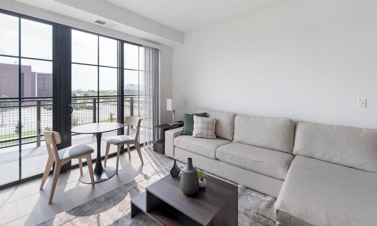 Schaumburg Apartment | Landing | Stunning 1BD, Pool, Gym