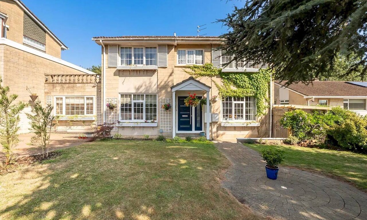 Bathford House | Large family home on the outskirts of Bath - Pass the Keys