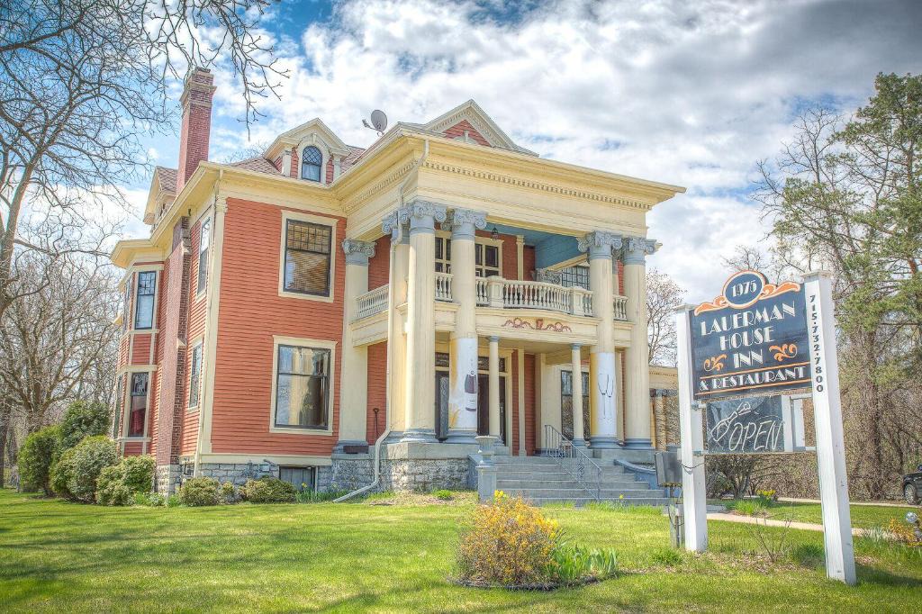 Marinette Bed & Breakfast | Lauerman House Inn