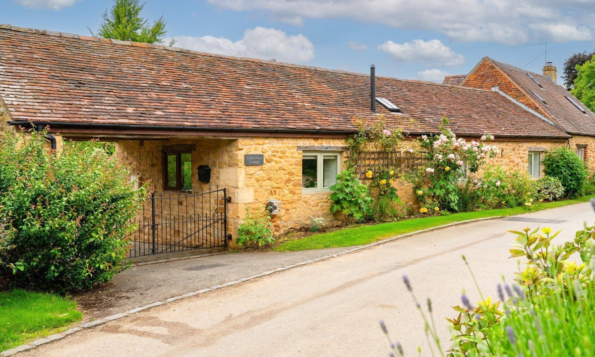 Ilmington Cottage | Light and airy dog friendly barn conversion - Cider Press Cottage