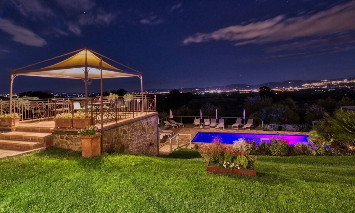 Cannara Apartment | L’Olmo Agriturismo di charme -The Sunset suite with breathtaking view of Assisi.