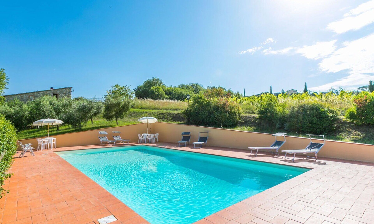 Castellina in Chianti Villa | Lovely apartment in villa for 6 people with WIFI, A/C, pool, TV, patio and panoramic view
